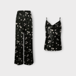 ست تاپ یقه شل و شلوار بگ گلدار کرپ گل آناگالیس با زمینه مشکی نخ سایز 32 تا 62 رویداسما roydasma