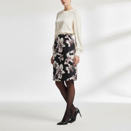 دامن کوتاه ای لاین کمرکش گل لیلیوم با زمینه مشکی بلند کرپ نخ پفکی قد 60cm سایز 32 تا 62 رویداسما roydasma سایز بزرگ موجود