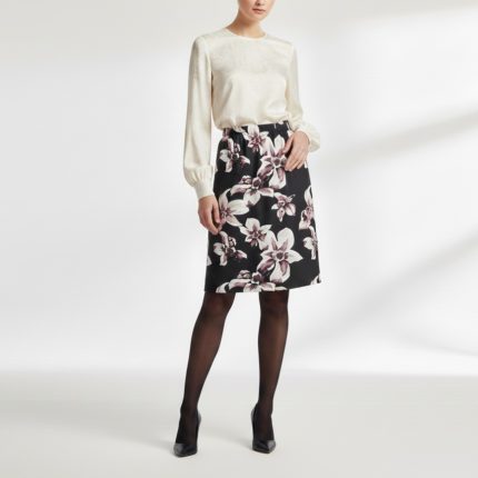 دامن کوتاه ای لاین کمرکش گل لیلیوم با زمینه مشکی کرپ نخ پفکی قد 60cm سایز 32 تا 62 رویداسما roydasma سایز بزرگ موجود