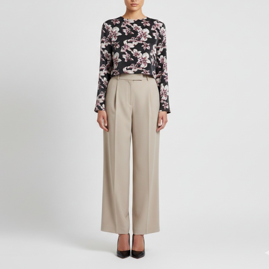 شومیز کراپ گلدار گل لیلیوم با زمینه مشکی آستین بلند کرپ نخ پفکی سایز 32 تا 62 رویداسما roydasma سایز بزرگ موجود