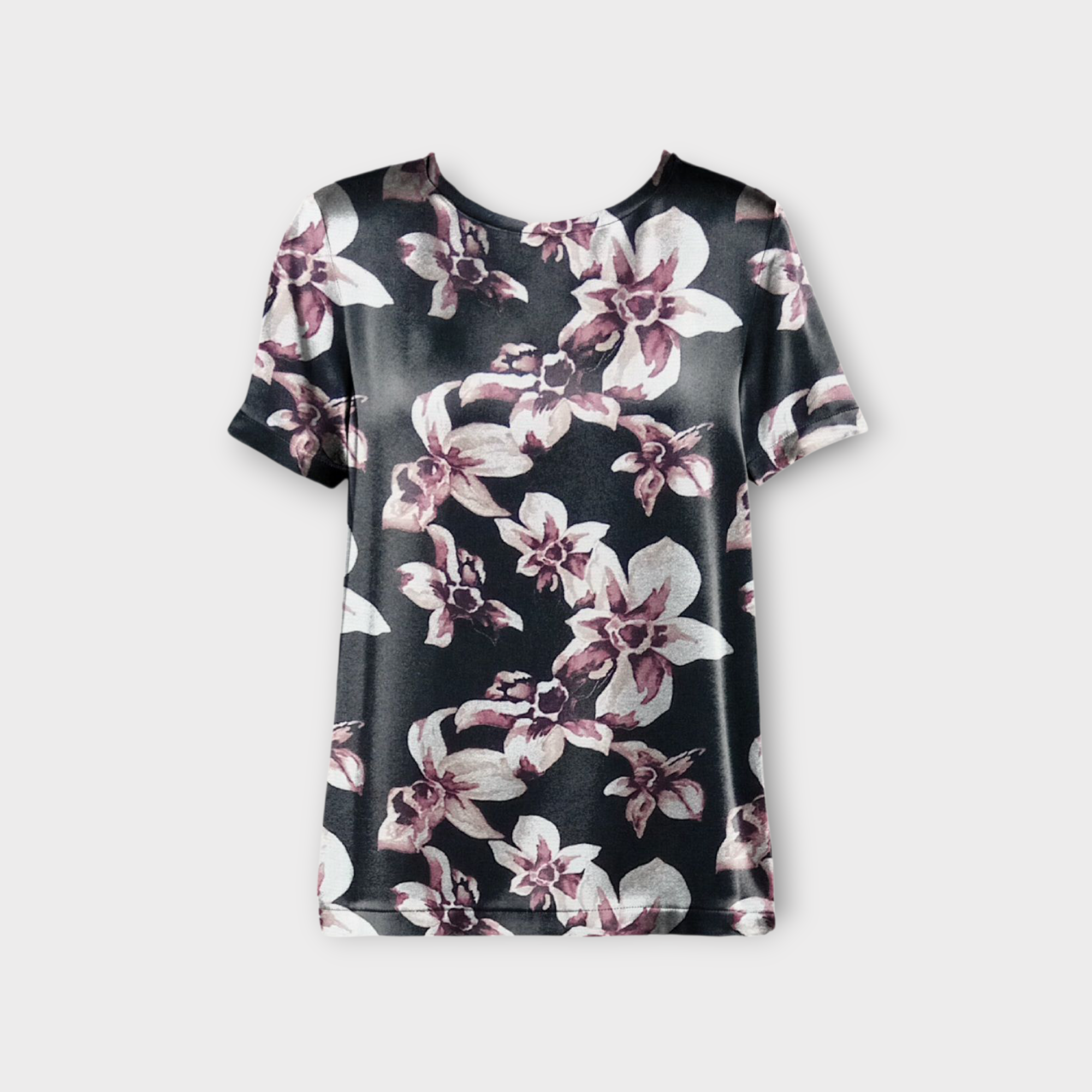 تیشرت گلدار گل لیلیوم با زمینه مشکی آستین کوتاه کرپ نخ پفکی سایز 32 تا 62 رویداسما roydadma سایز بزرگ موجود