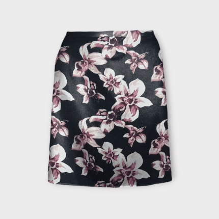 دامن کوتاه راسته پشت کش گل لیلیوم با زمینه مشکی کرپ نخ پفکی قد 45cm سایز 32 تا 62 رویداسما roydasma سایز بزرگ موجود